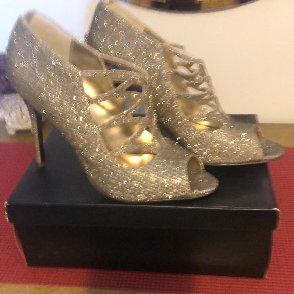 Pewter glitter shoe